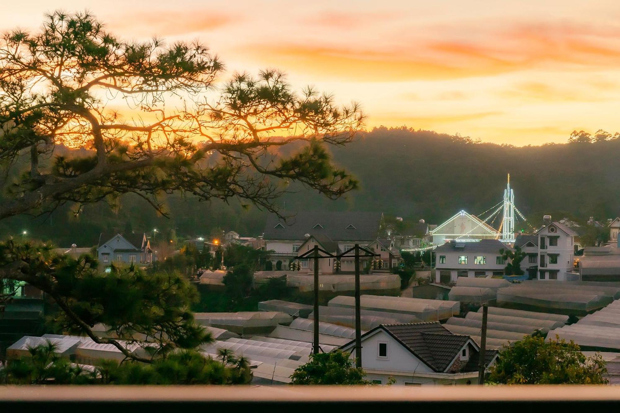 Pine View Hotel Dalat Exterior photo